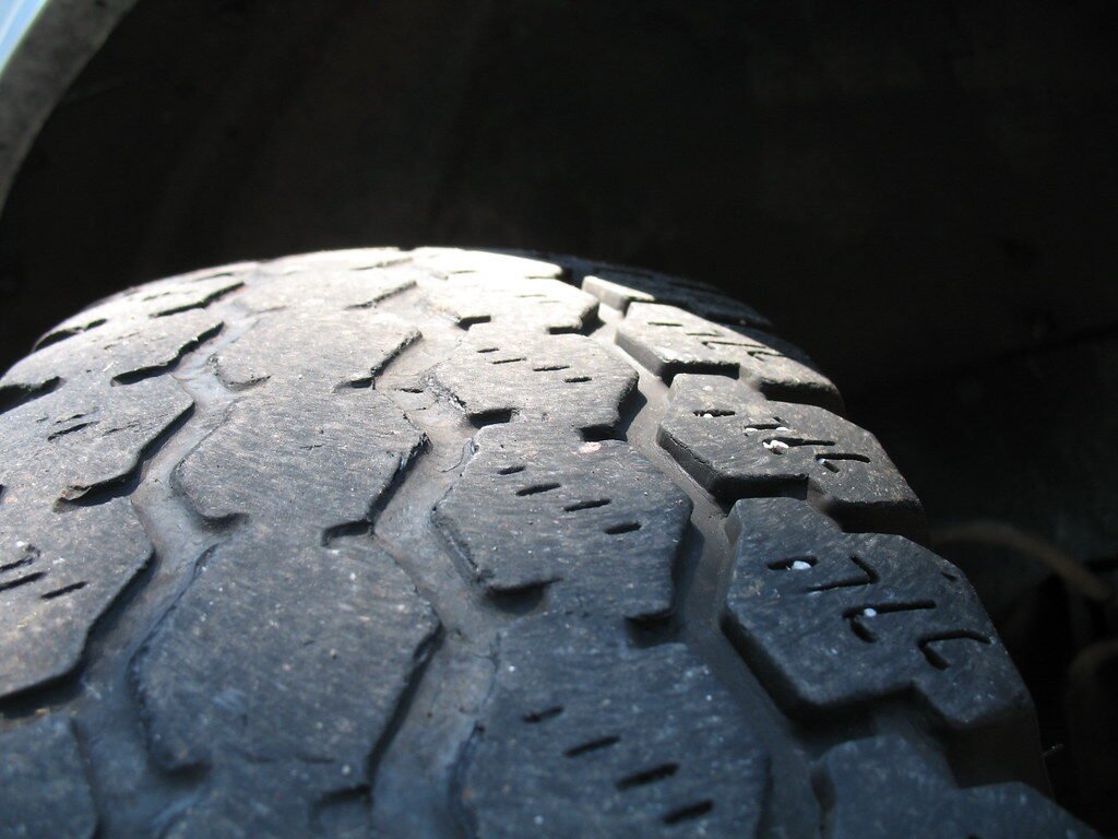 Uneven tire tread wear pattern